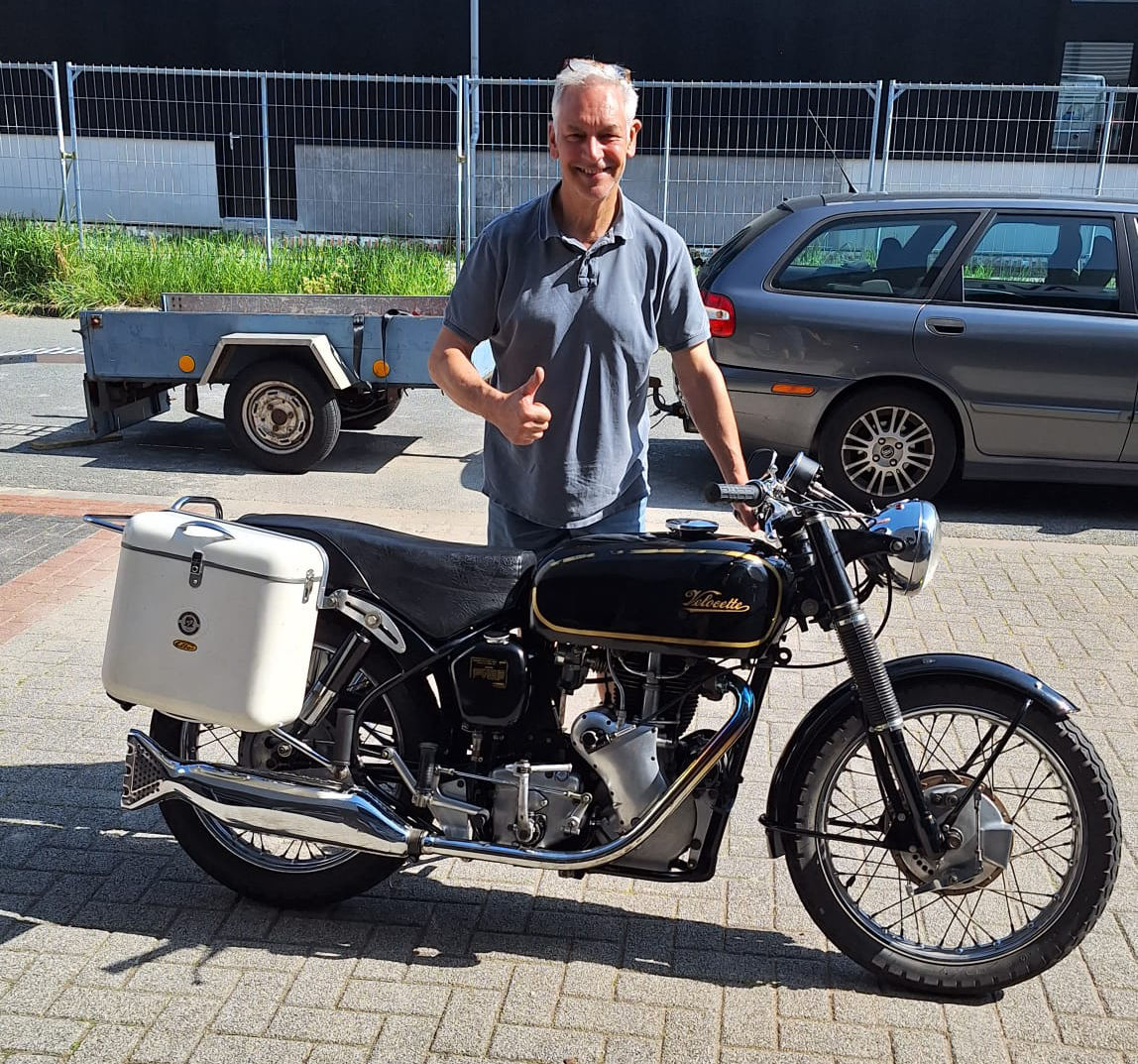 Ton met Velocette